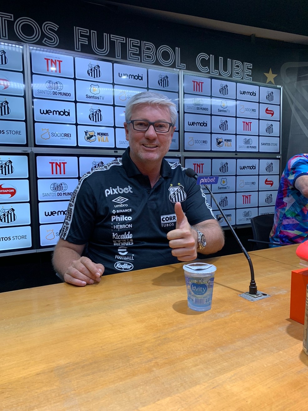 Odair Hellmann na apresentação no Santos — Foto: Santos FC