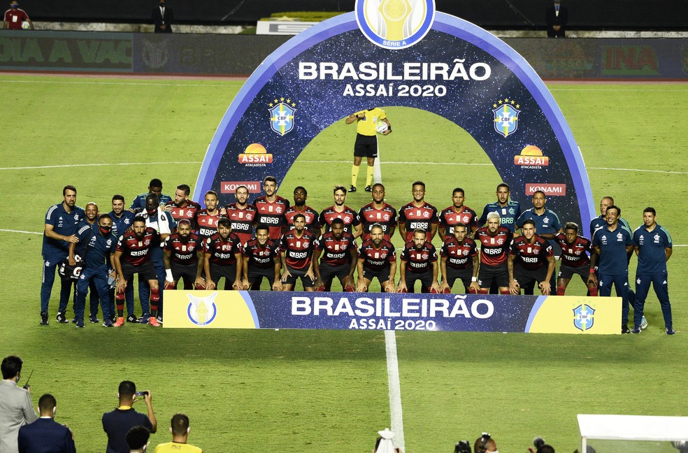 Jogadores do Flamengo posam para foto antes da partida contra o So Paulo  Foto: Marcos Ribolli