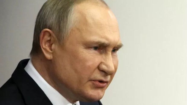 Vladimir Putin disse que a Rússia tem "todas as ferramentas" para responder a ação de estrangeiros (Foto: GETTY IMAGES via BBC)