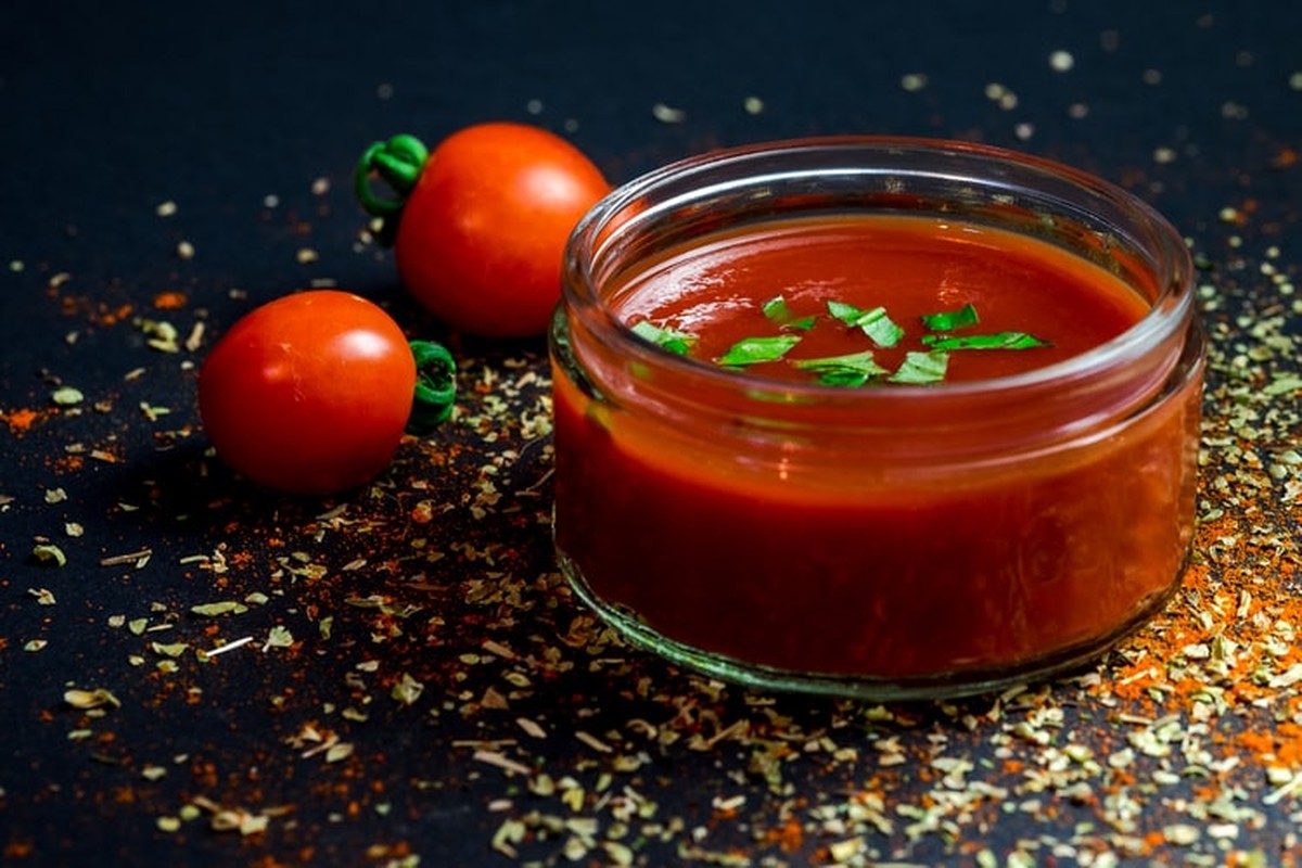 Molho de tomate caseiro: aprenda receitas e saiba como armazenar por