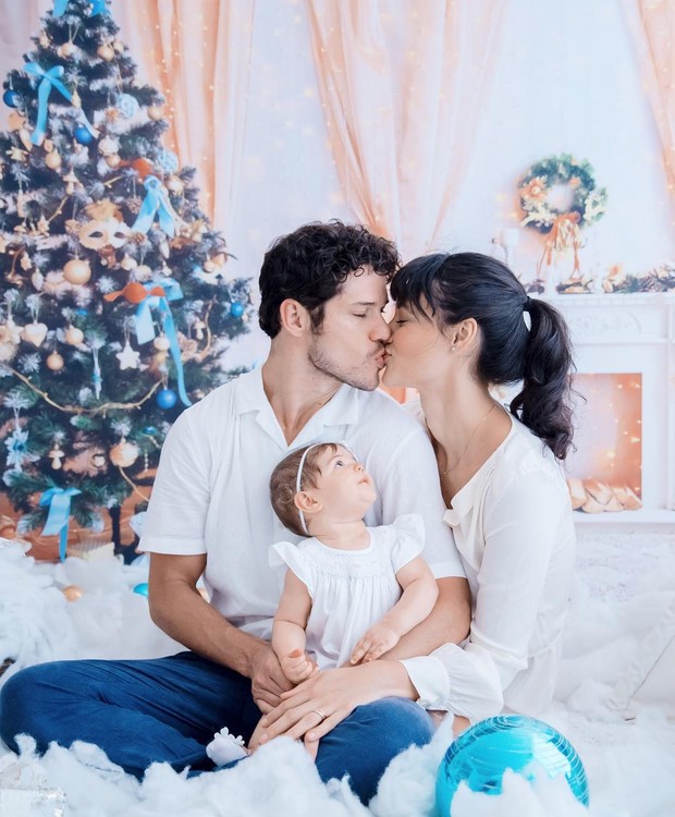 José Loreto, Débora Nascimento e filha (Foto: Reprodução/Instagram)