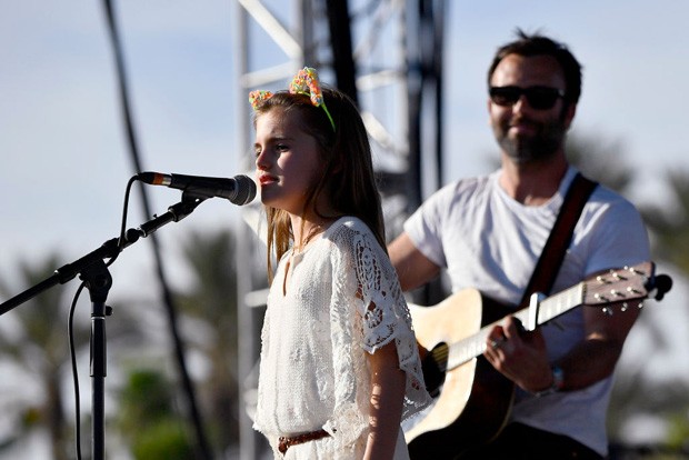 Filha de Alessandra Ambrosio, Anja Louise se apresenta no Coachella (Foto: Getty Images)