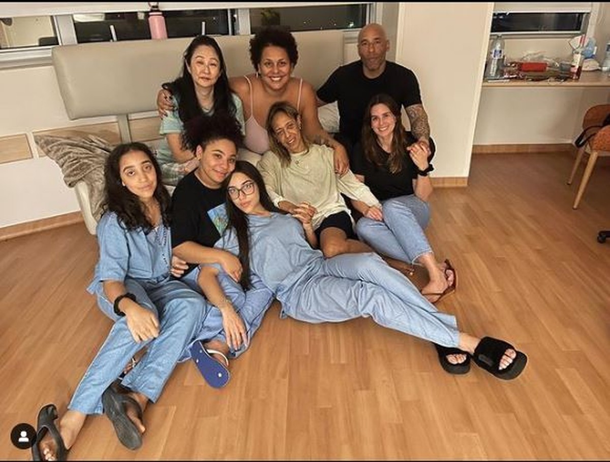Sem o pai, filha de Pelé publica mensagem de Natal em família no hospital:  