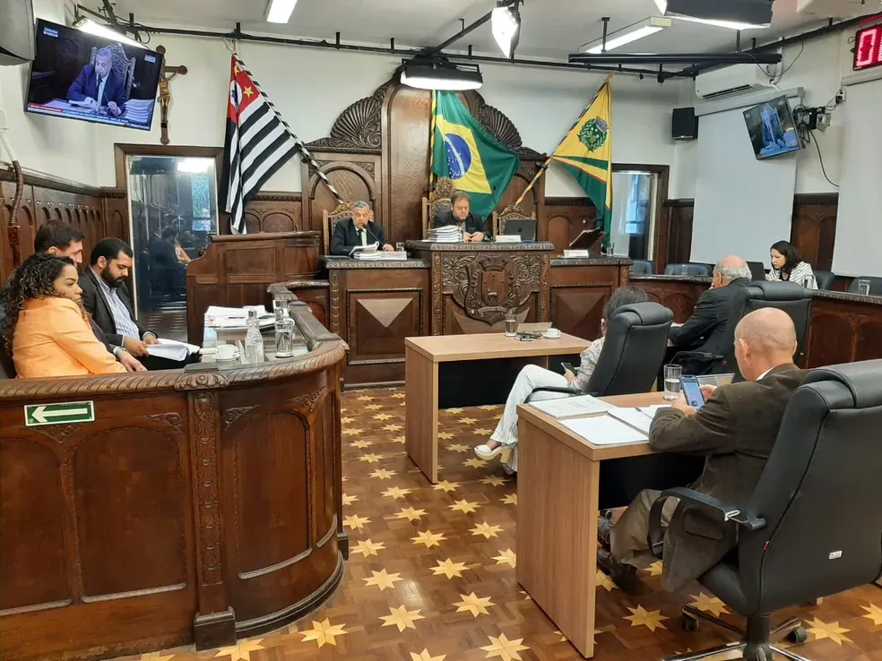 Sessão que pode cassar mandato da prefeita de Bauru encerra terceiro dia com mais de mil páginas do relatório final lidas — Foto: Adolfo Lima/TV Tem