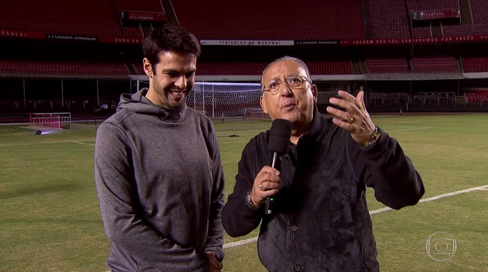 Kaká conversando com Galvão Bueno (Foto: Reprodução TV Globo)