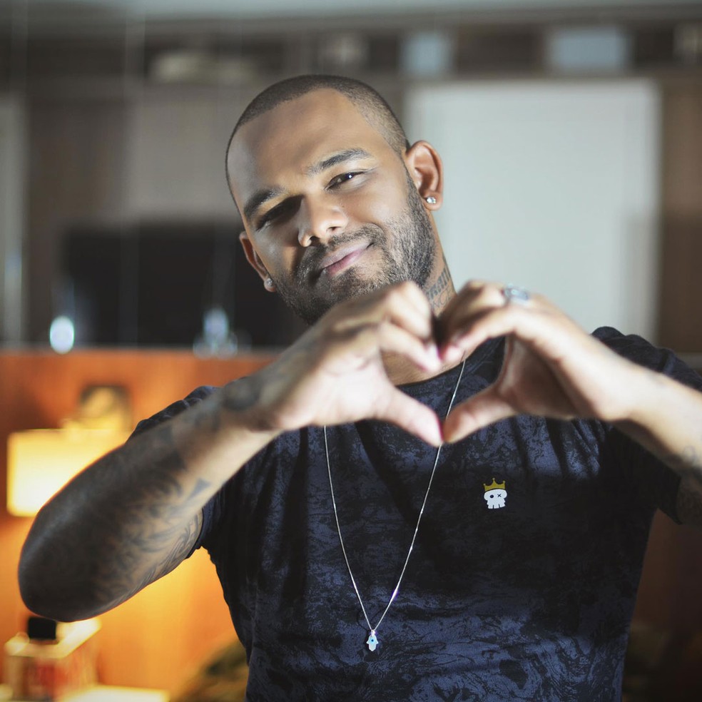 Luiz Moreno Em Briga De Marido E Mulher Esse Cara Mete A Colher Especial Publicitario Luiz Moreno G1 Pon tus fotografías en una valla publicitaria en un paisaje, en una taza de café, en el videomarcador de un estadio o en cuadros si crees que a tus fotos les falta vida, ahora puedes crear montajes de fotos tan variados que te sorprenderás. luiz moreno em briga de marido e