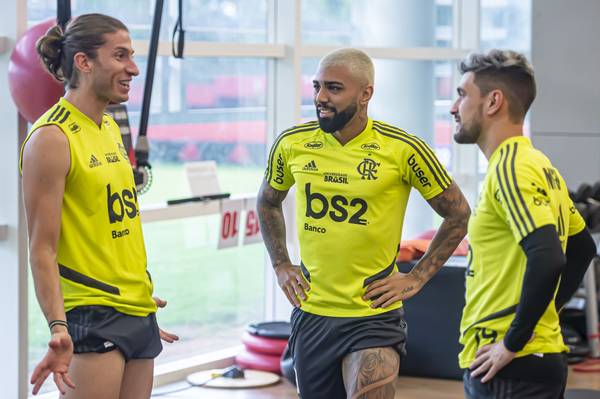 Opiniões de jogadores do Flamengo sobre Filipe Luís como técnico: declarações chave