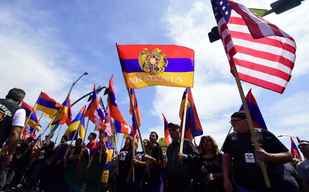 Em abril de 2018, manifestantes armênio-americanos fizeram passeata na Califórnia para pedir o reconhecimento do genocídio armênio — Foto: Frederic J. Brown/AFP