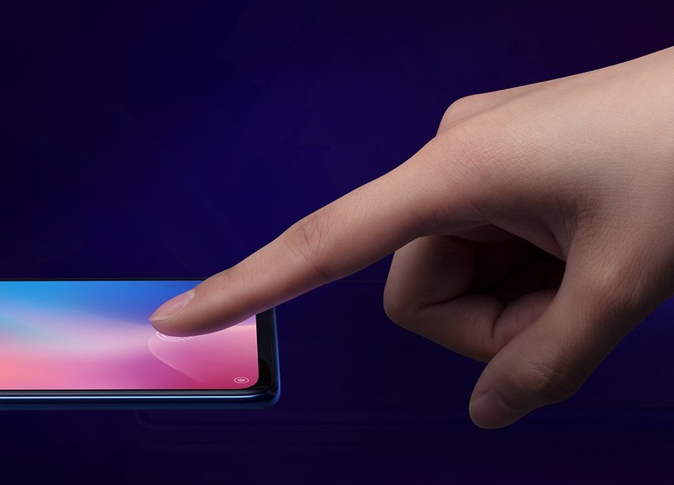 Xiaomi Mi 9 tem leitor de impressão digital sob a própria tela — Foto: Reprodução/Xiaomi