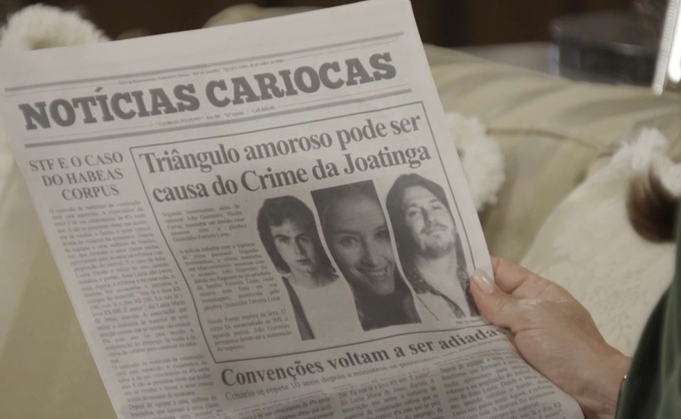 Mercedes (Totia Meireles) avisa a Quinzinho (Caio Paduan) que ele precisa do apoio da noiva, Larissa (Marina Moschen), para se proteger do escândalo sobre a morte de Nicole (Barbara França), em 'Verão 90' — Foto: TV Globo