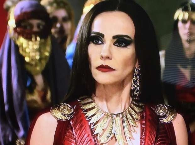 Flávia Monteiro como a bruxa Ravena em A Terra Prometida (Record, 2016) (Foto: Reprodução/Instagram)