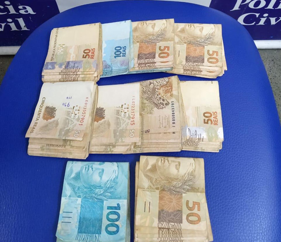 Parte de dinheiro furtado de cliente foi recuperado pela polícia em Jequié — Foto: Divulgação/Polícia Civil
