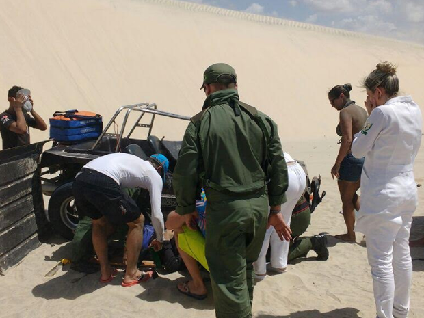 Quatro turistas da Eslovênia estavam no veículo. Dois sofreram fraturas. (Foto: SSPDS/Divulgação)