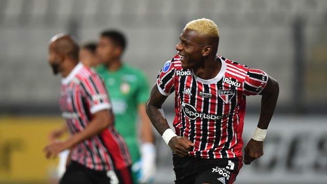 Gol de Arboleda em Ayacucho x São Paulo