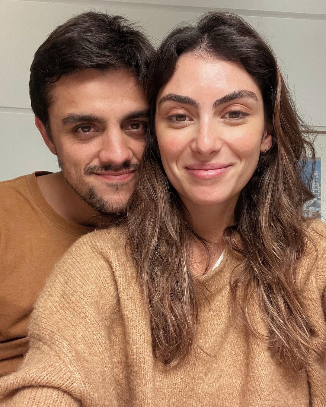 Fofoca edifica ou magoa? Mariana Uhlmann e Felipe Simas fazem reflexão sobre fofoca (Foto: Reprodução/Instagram)