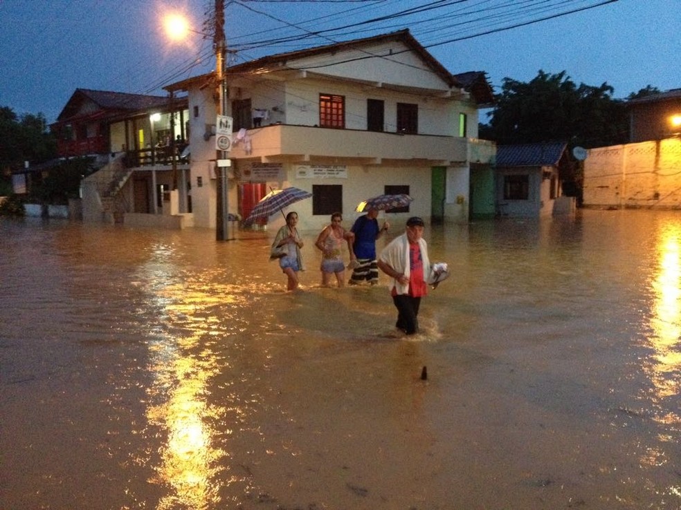 alagamento blumenau - Bairros de Joinville ficam totalmente alagados após temporal