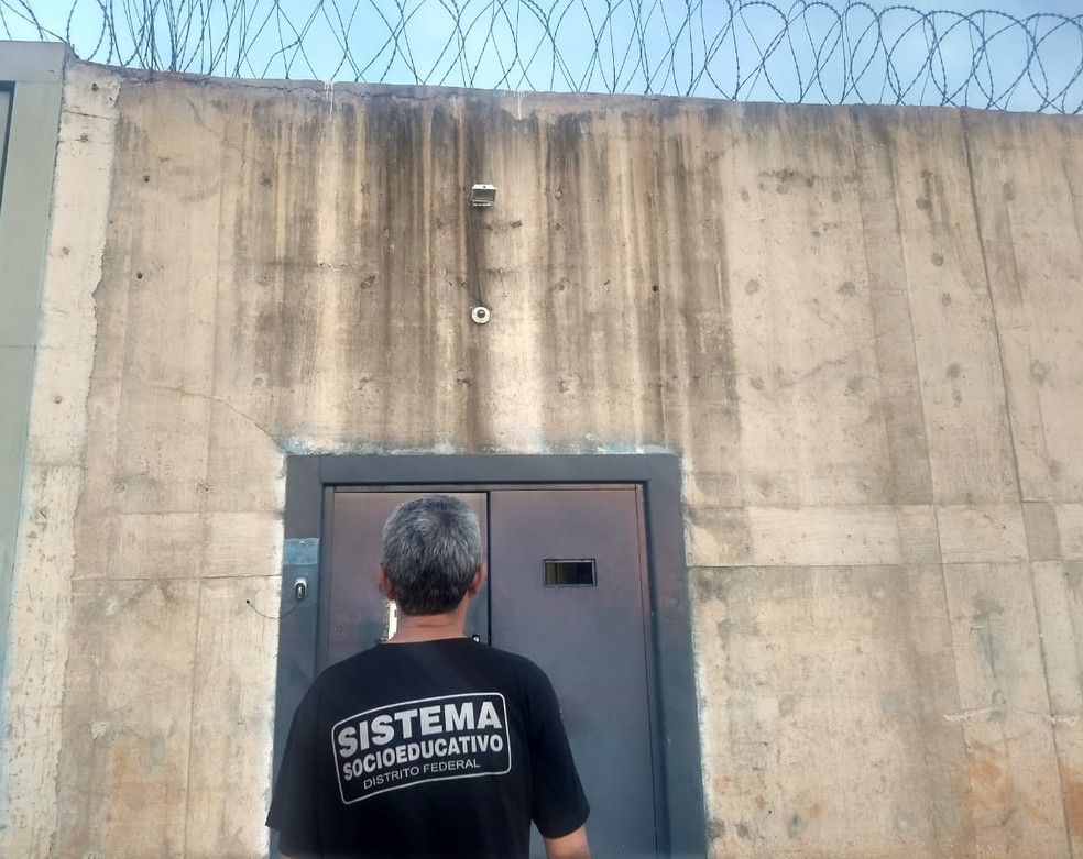 Diretor da Unidade de Internação de Santa Maria, Antônio Santos — Foto: Marília Marques/G1