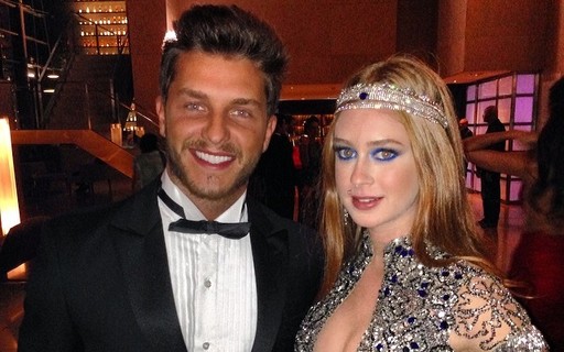 Arrasar Ou Arrazar Qual é O Correto Klebber Toledo E Marina Ruy Barbosa Arrasam No Baile Da Vogue