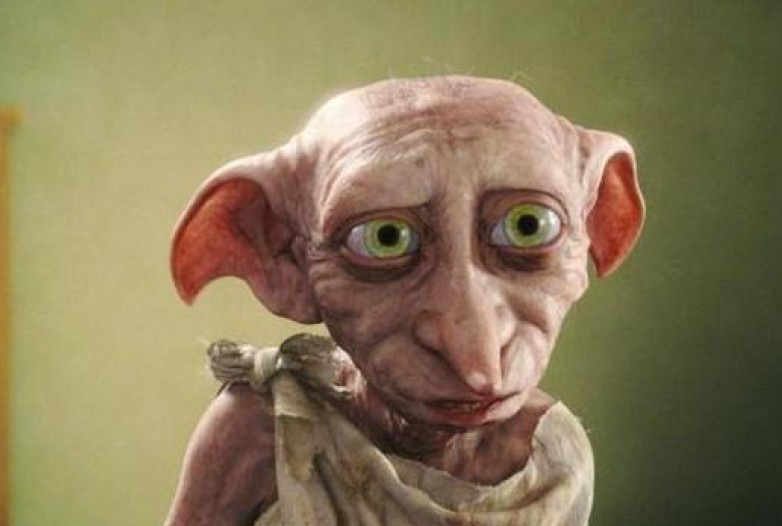 O elfo Dobby em cena da franquia Harry Potter (Foto: Reprodução)