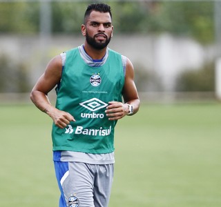 Grêmio usa maratona de jogos para ajuste a nova formação sem Douglas