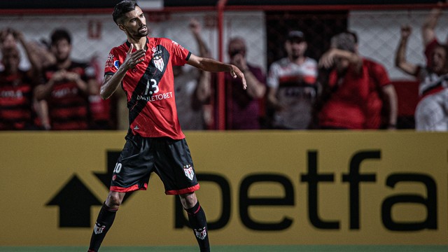  Jorginho comandou a goleada rubro-negra