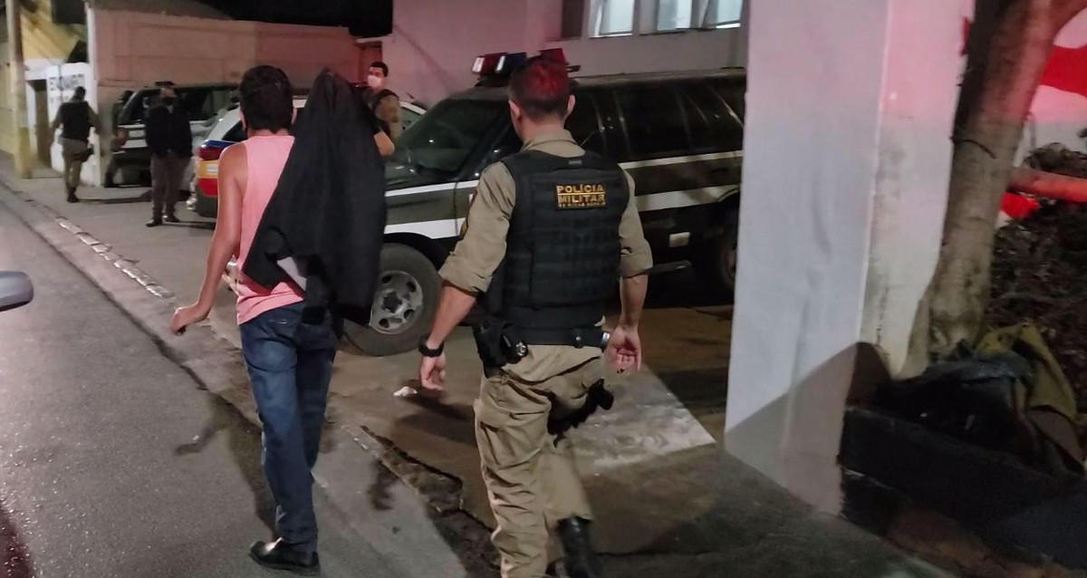 Homem é preso por dirigir com sintomas de embriaguez e avançar o sinal vermelho em Montes Claros