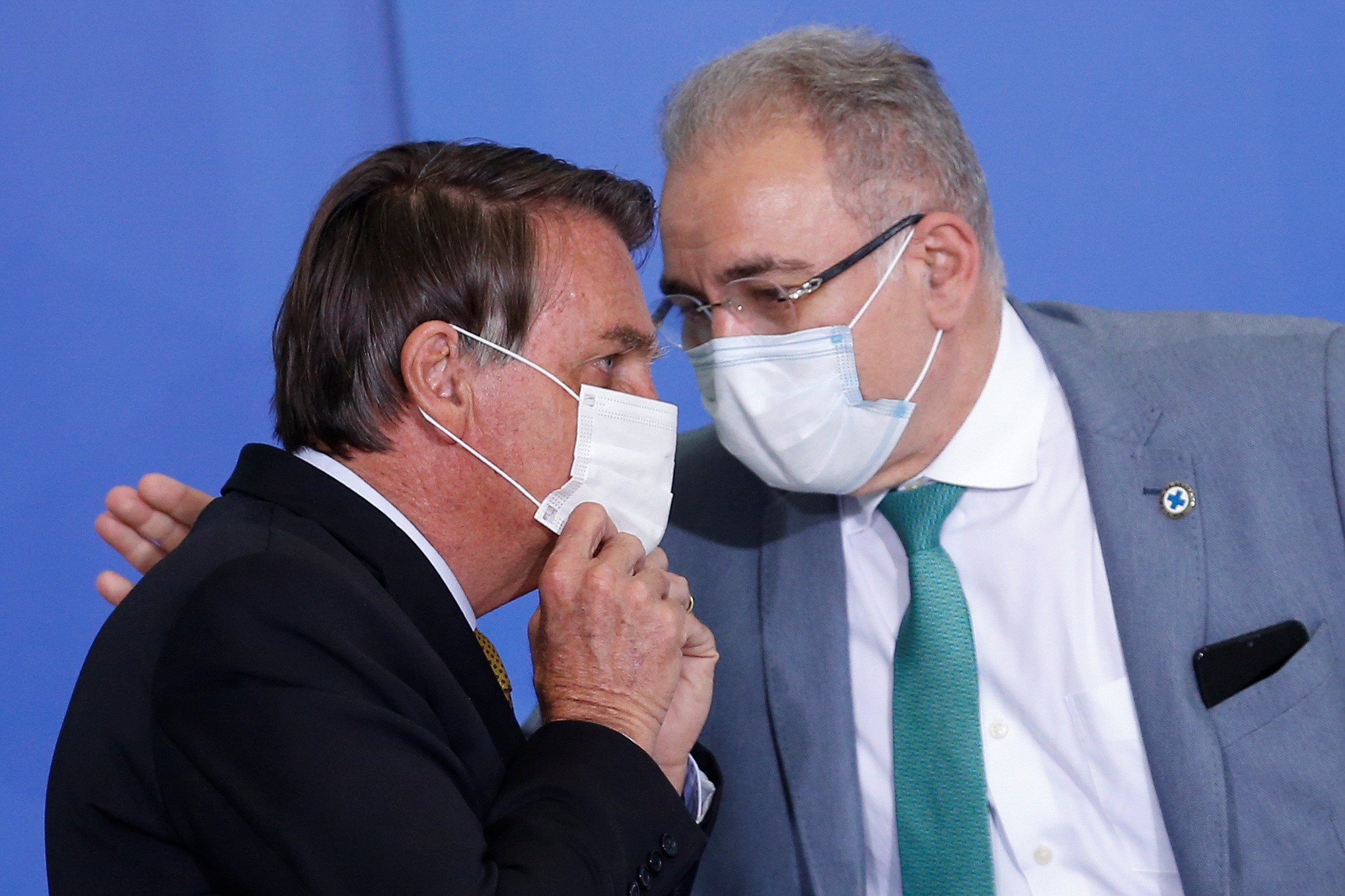 Presidente Jair Bolsonaro ao lado do ministro da Saúde, Marcelo Queiroga, em Brasília (DF) (Foto: REUTERS/Adriano Machado)