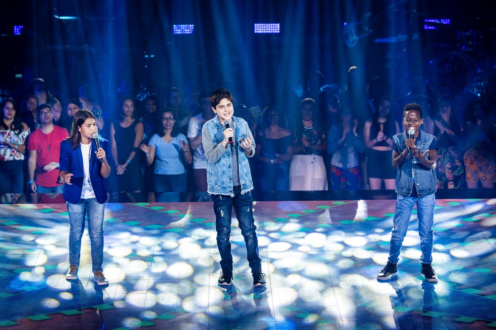 Jeremias Reis, Kawan Pedro e Rodrigo Seligmann encerraram o primeiro dia de Batalhas com a mÃºsica 'Se Uma Estrela Aparecer' â Foto: Isabella Pinheiro/Gshow