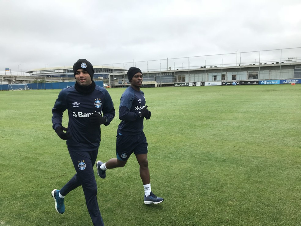 Luan e Lincoln participam de trabalho no CT Luiz Carvalho (Foto: Tomás Hammes/GloboEsporte.com)