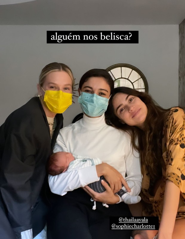 Thaila Ayala e Francisco recebem visita de Fiorella Mattheis e Sophie Charlotte (Foto: Reprodução/Instagram)
