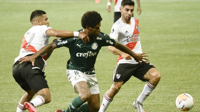 Luiz Adriano em Palmeiras x River Plate