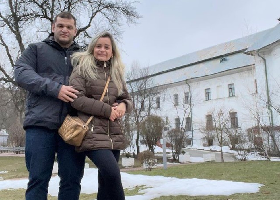 Casal brasileiro João Paulo e Priscila Bogucki contratou barriga de aluguel para gestar filho na Ucrânia — Foto: Reprodução/Instagram