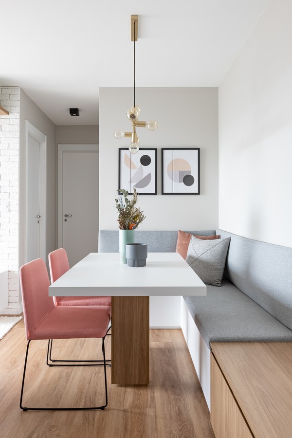 53 m² organizados com móveis sob medida e decorados com tons pastel (Foto: Monica Assan ) 53 m² organizados com móveis sob medida e decorados com tons pastel (Foto: Monica Assan )