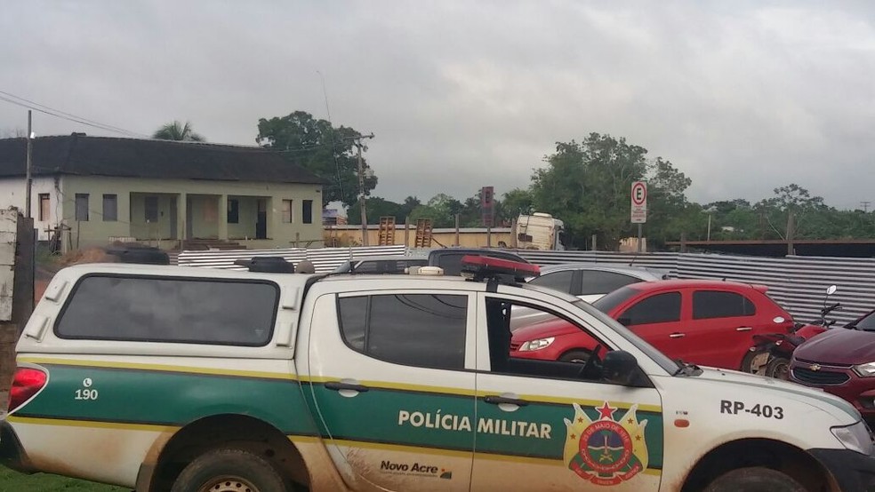 Polícias Civil, Militar e Bope foram chamadas para conter os demais presos  (Foto: Lidson Almeida/Rede Amazônica Acre)