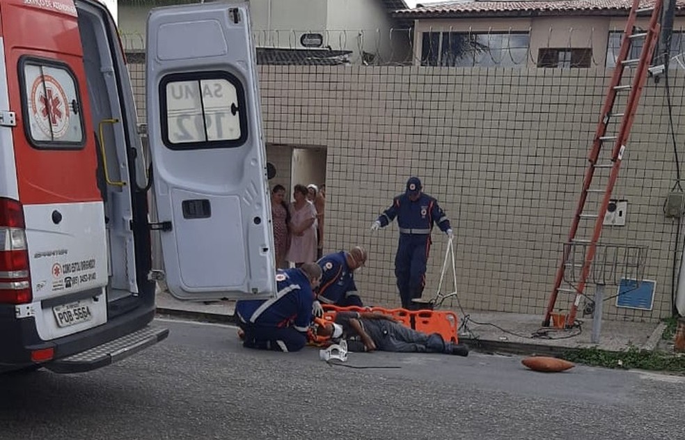 As vítimas foram socorridas por duas ambulâncias do Serviço de Atendimento Móvel de Urgência (Samu) de Fortaleza — Foto: Arquivo pessoal