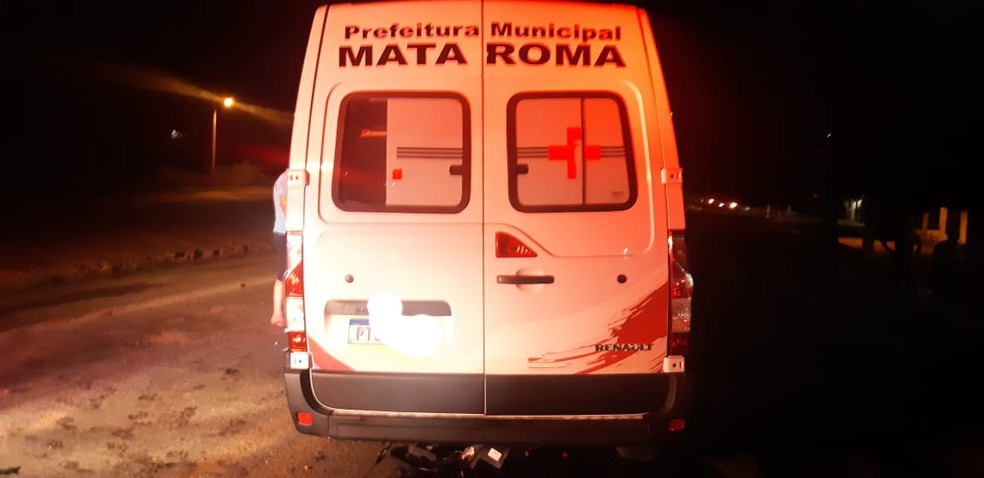 Ambulância pertencia à Prefeitura Municipal de Mata Roma no Maranhão — Foto: Divulgação/Polícia Rodoviária Federal