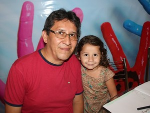Pai e filha marcaram presença no segundo dia de Feira (Foto: Camila Henriques/G1 AM)