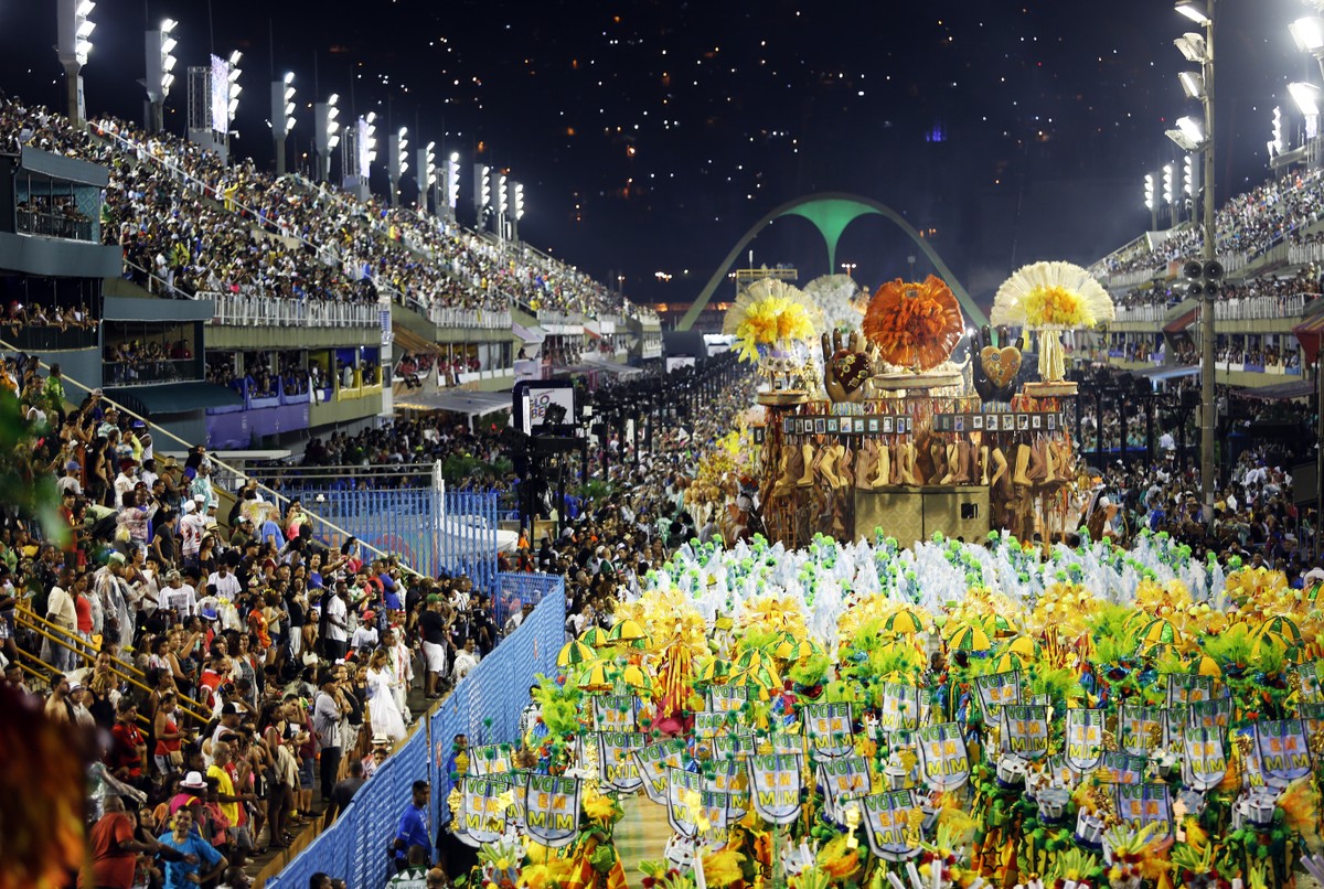 Segunda noite de desfiles da Série A do carnaval 2019 no Rio; FOTOS