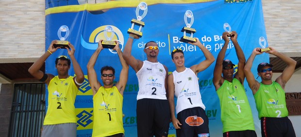 Vencedores da etapa regional do Circuito Nacional de Vôlei de Praia, em São José de Ribamar (MA) (Foto: Igor Leonardo / FMV)