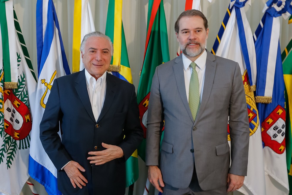 Temer e Toffoli durante a transmissão do cargo neste domingo (23) — Foto: Cesar Itiberê/Presidência da República