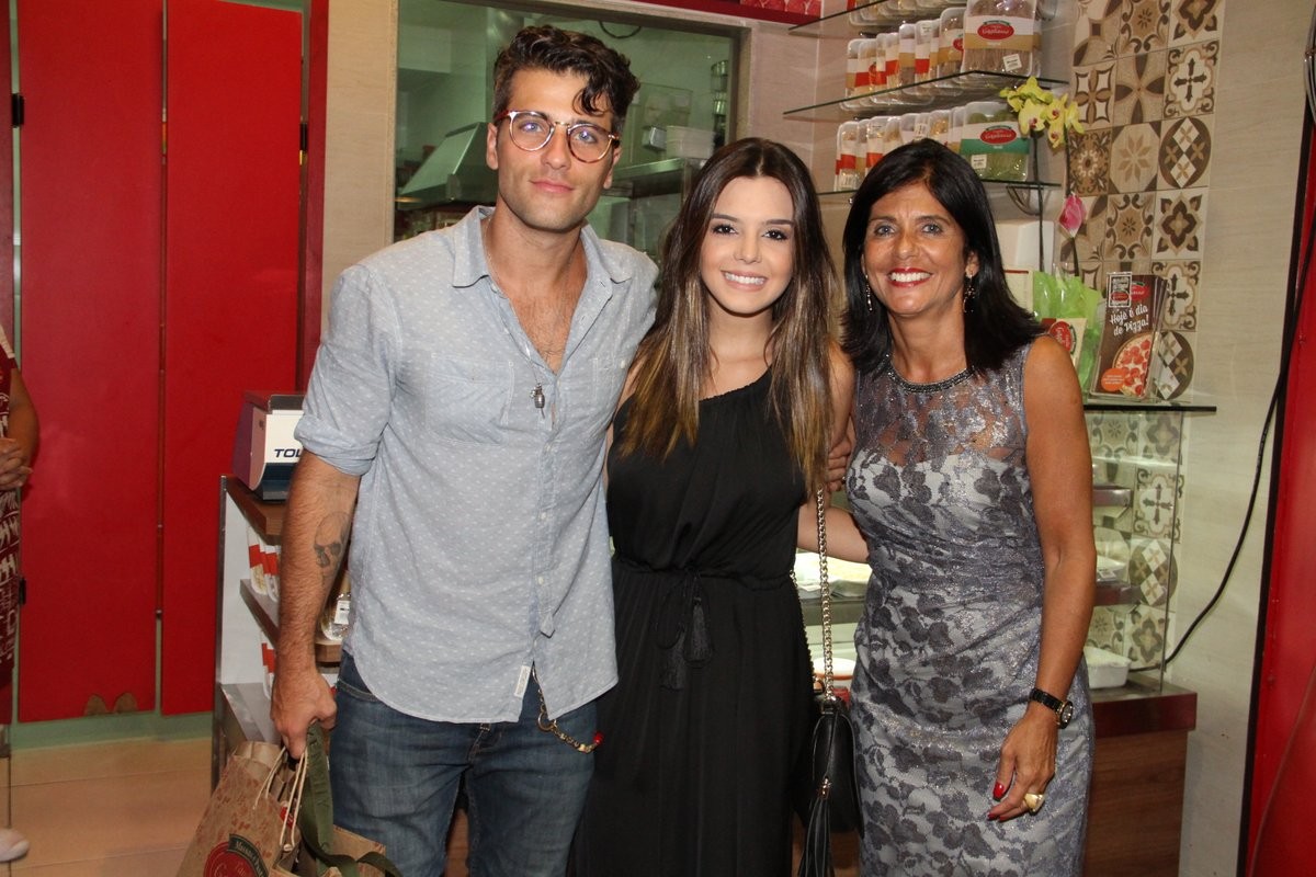 Bruno Gagliasso, Giovanna Lancellotti e Lúcia Gagliasso (Foto: Thyago Andrade/Foto Rio News)