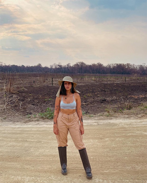 Hana Khalil posa no Pantanal e mostra a seca que assola a região (Foto: Reprodução / Instagram)