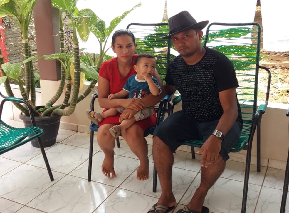 Afonso Souza Vieira e ErivÃ¢nia da Silva sÃ£o pais de um dos bebÃªs que foram trocados em hospital em Alta Floresta (Foto: Arquivo pessoal)