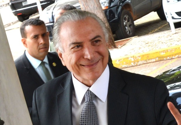 O vice-presidente Michel Temer chega à Vice-Presidência onde recebeu parlamentares e empresários em Brasília (Foto: Antônio Cruz/Agência Brasil)