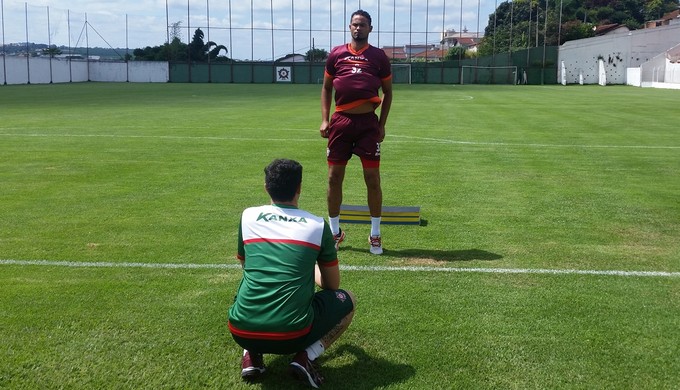 Goleiro Bruno já treina no Boa Esporte (Foto: Régis Melo)