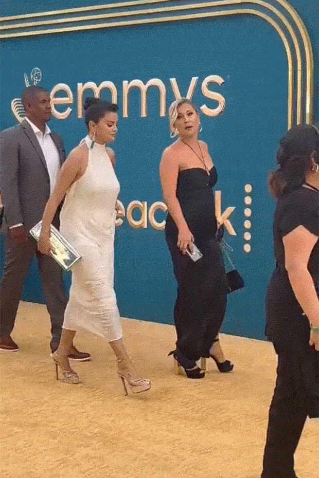 Emmy 2022: Selena Gomez chega atrasada à premiação (Foto: Reprodução/ Twitter)