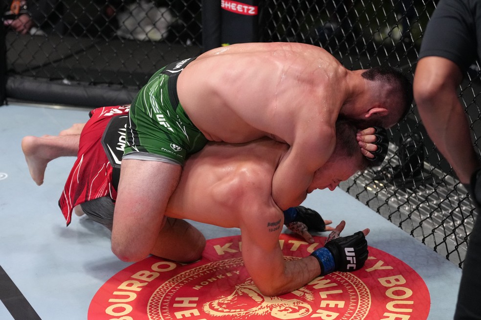 Rafa Garcia finalizou Jesse Ronson com um mata-leão no UFC Luque x Muhammad 2 — Foto: Getty Images