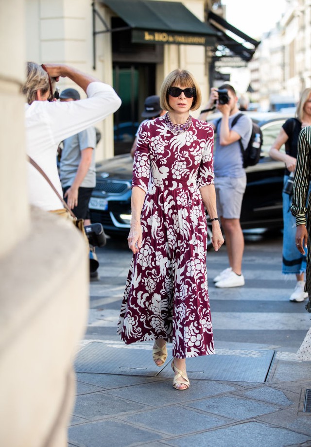 PARIS, FRANCE - JULY 03: Anna Wintour is seen outside Valentino during Paris Fashion Week - Haute Couture Fall/Winter 2019/2020 on July 03, 2019 in Paris, France. (Photo by Christian Vierig/Getty Images) (Foto: Getty Images)