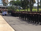 Corpo de chefe de missão da ONU é sepultado com alta honraria militar