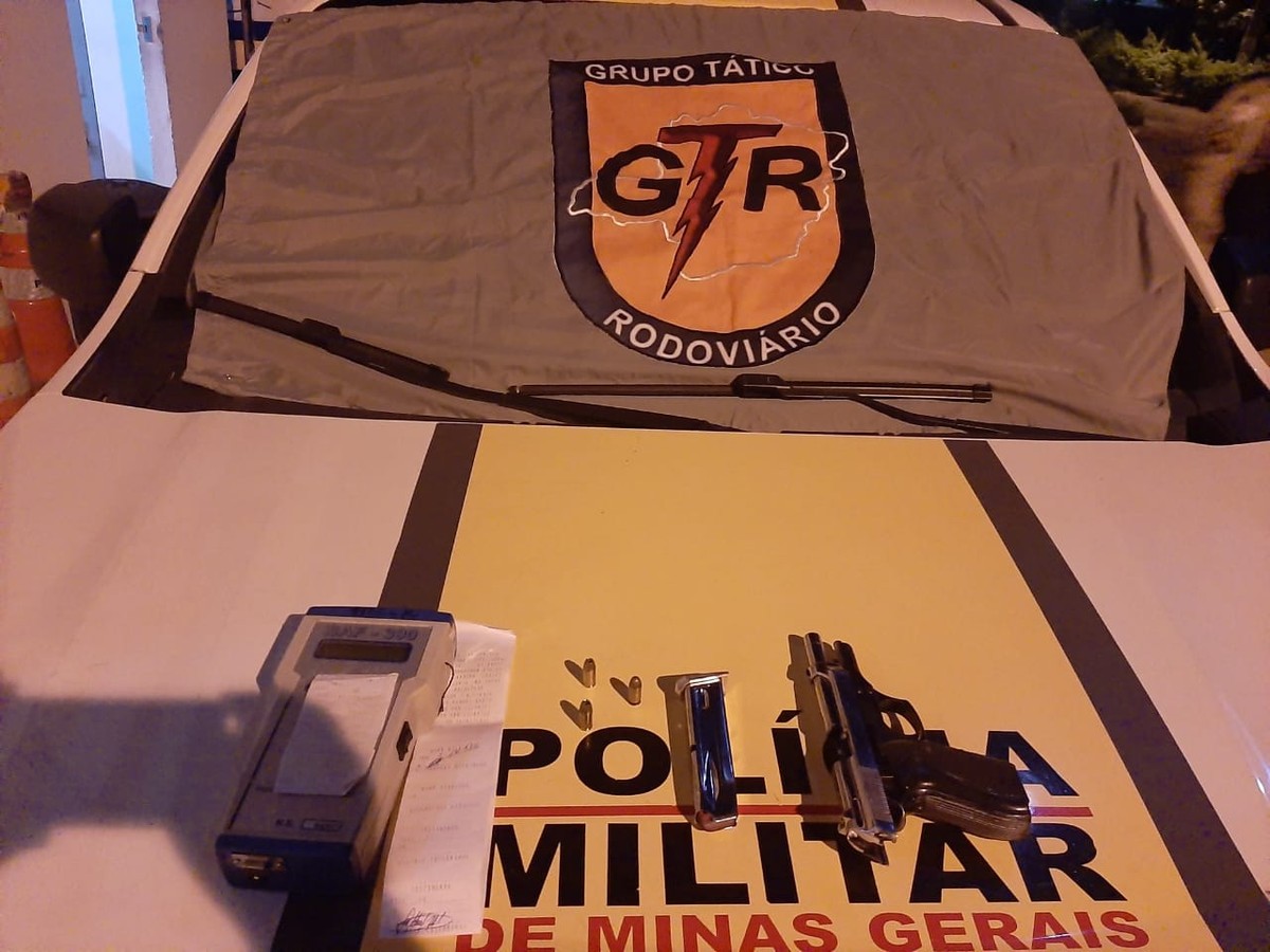 Polícia aborda motorista denunciado por transitar em zigue-zague na LMG-657 e apreende pistola calibre 380